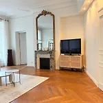 Central Champs Élysée - High Luxury 2 Bedroom Apartment